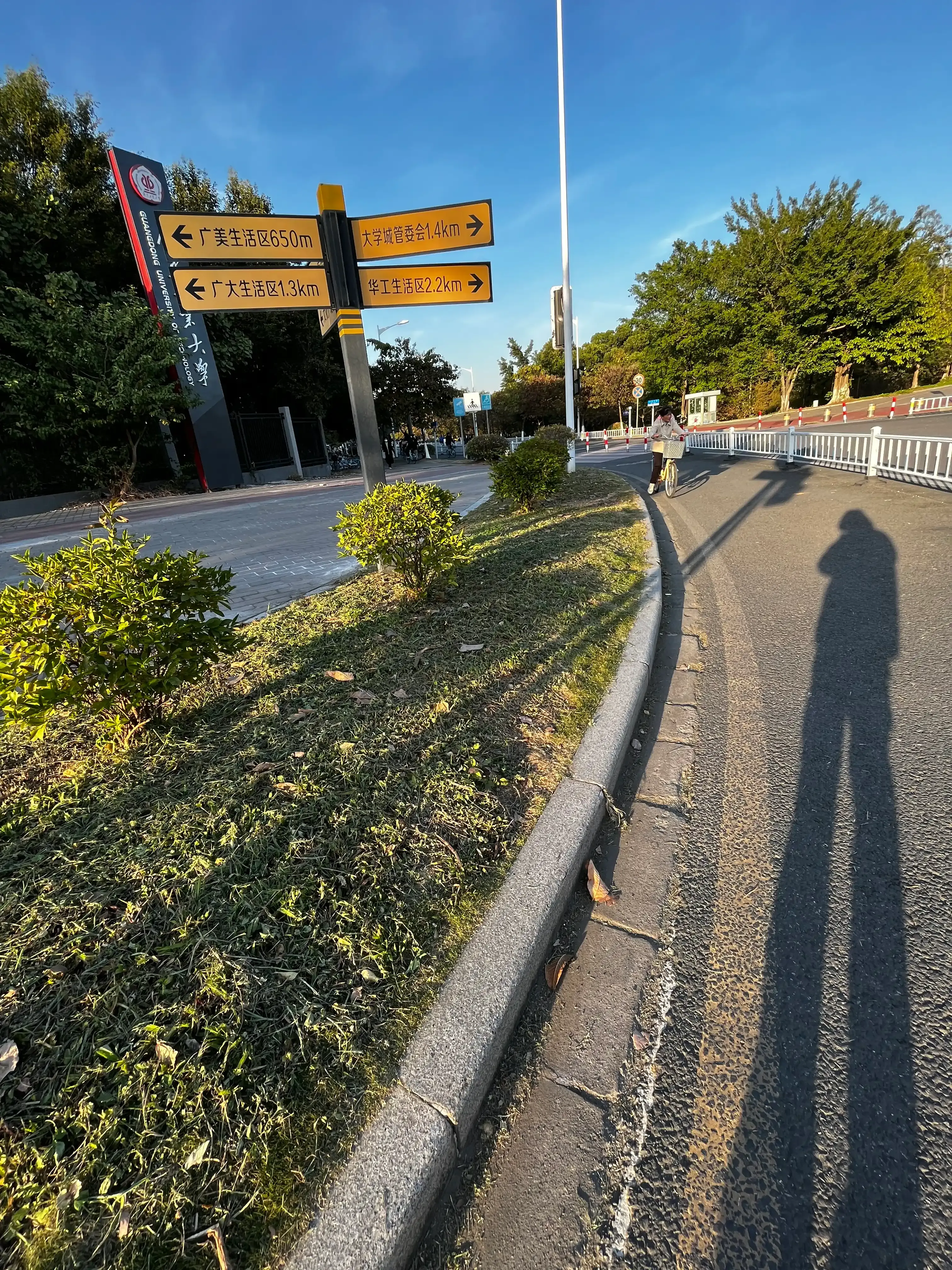 穿梭于生活区与教学区